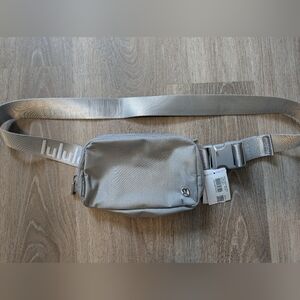 Lululemon everywhere belt bag 1L wordmark